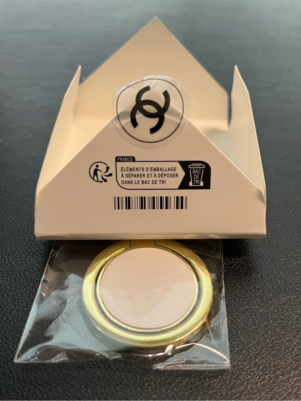 CHANEL elegant gold